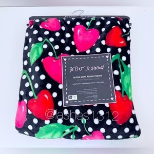BETSEY JOHNSON Blanket Ultra Soft Plush Throw - Black Cherries